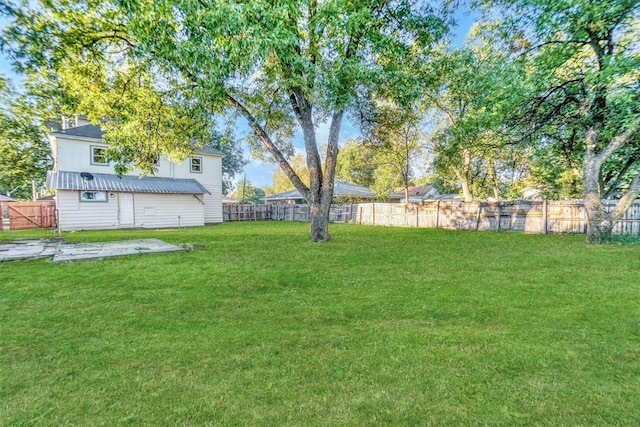 view of yard with a patio area