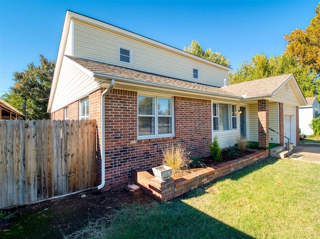 view of front of property featuring a garage and a front yard