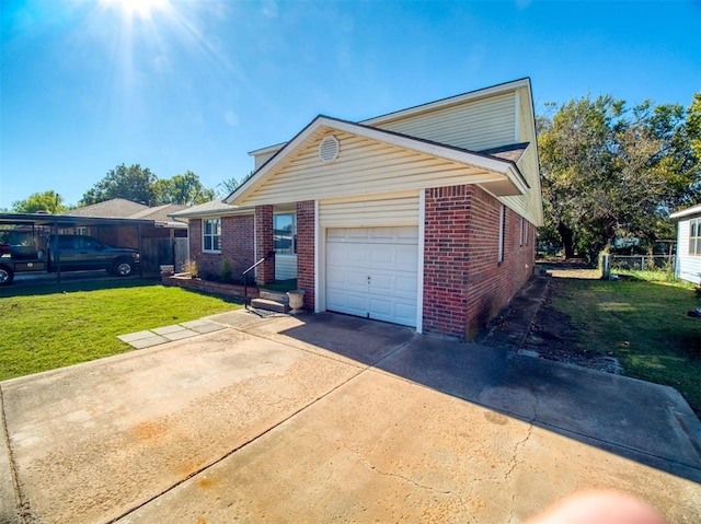 view of front of property featuring a front yard and a garage