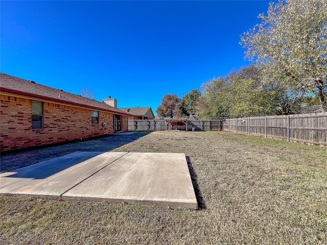 view of yard with a patio