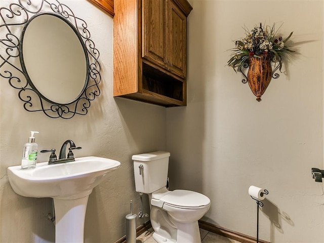 bathroom featuring toilet and sink