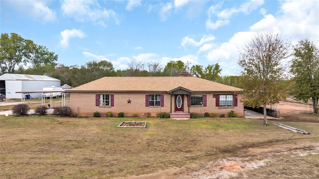 single story home featuring a front lawn