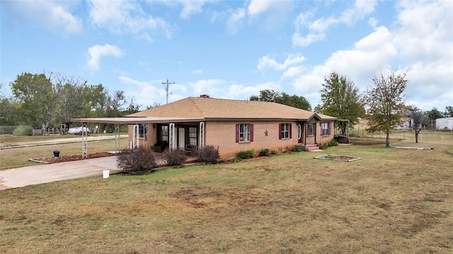 view of front of house featuring a front lawn and a carport