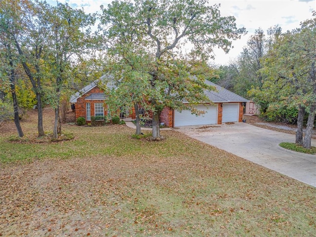 view of front facade with a garage and a front yard