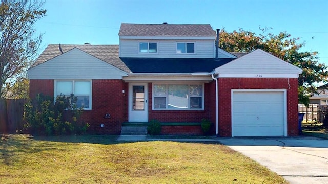 view of front of home featuring a front lawn and a garage