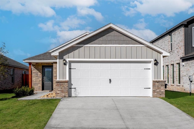 view of front facade featuring a garage and a front lawn