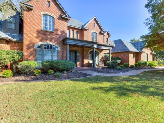 view of front of property with a front lawn