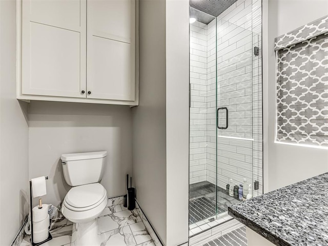 bathroom with toilet and a shower with shower door