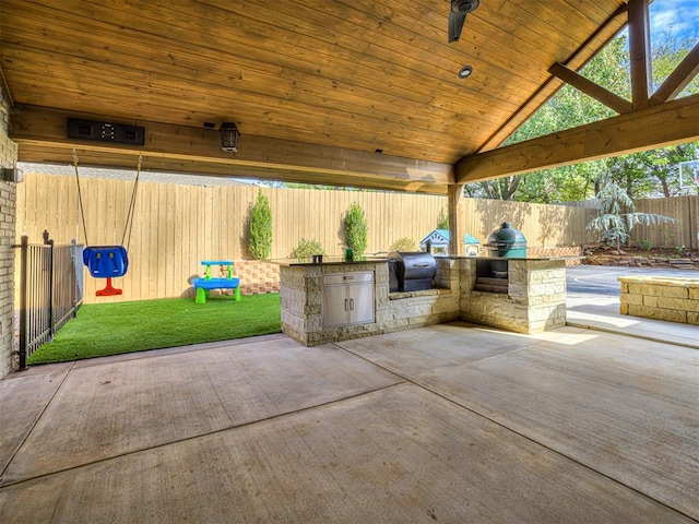 view of patio featuring an outdoor kitchen and grilling area