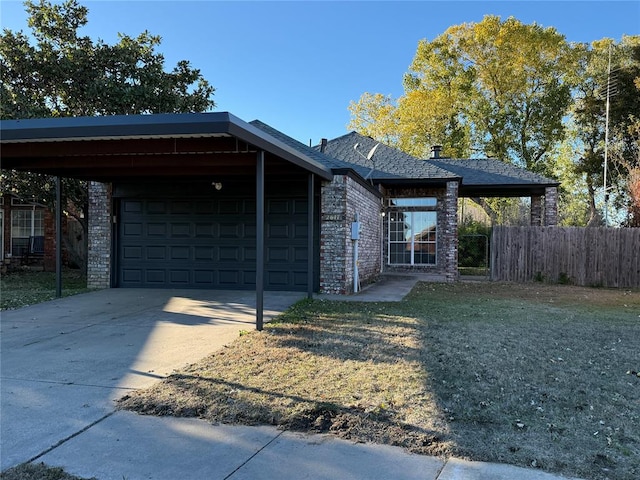 view of front of house featuring a front yard and a carport