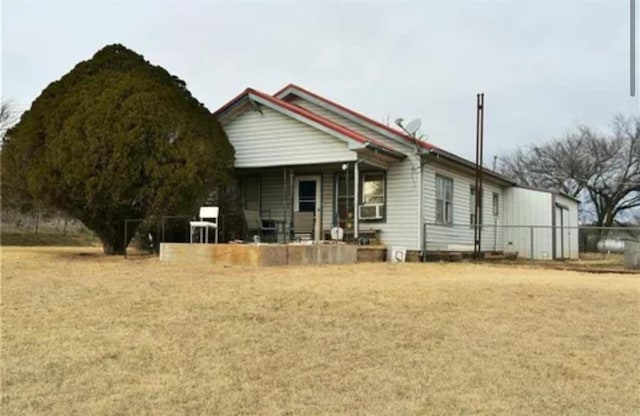 view of front facade featuring a porch