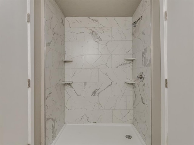 bathroom with a tile shower