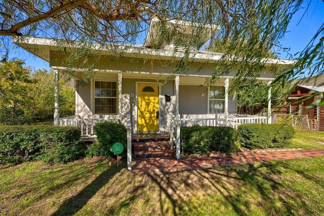 view of front of house featuring a front yard and a porch