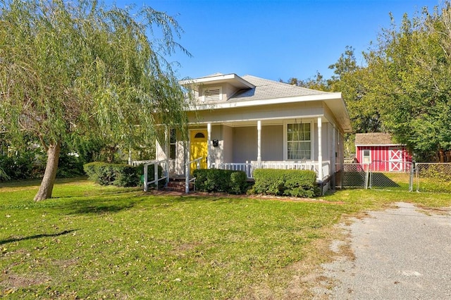 bungalow featuring covered porch and a front lawn