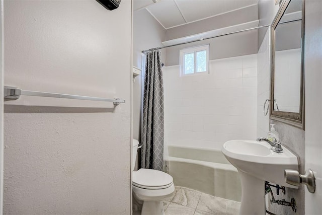 bathroom featuring toilet and shower / tub combo with curtain