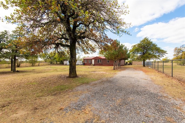 view of yard featuring a rural view