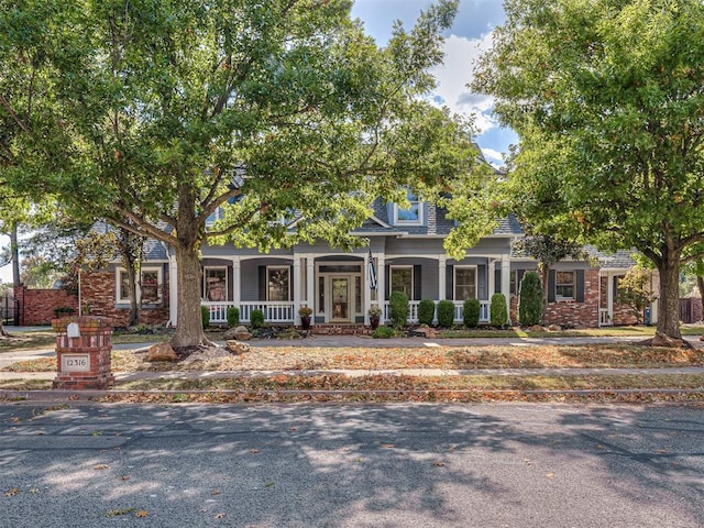 view of front of property featuring covered porch