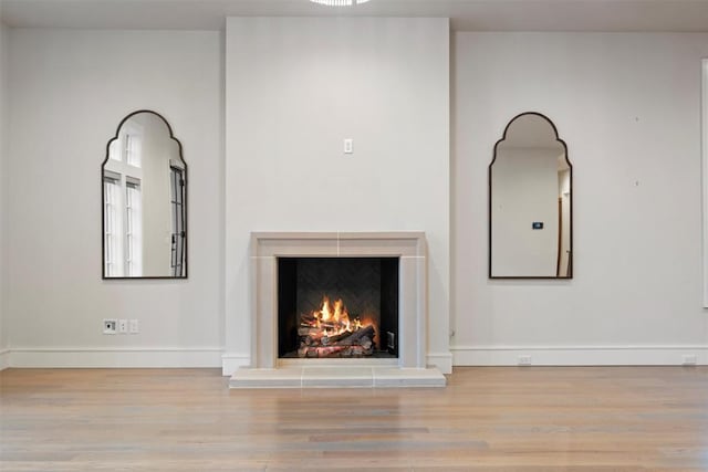 details featuring hardwood / wood-style floors