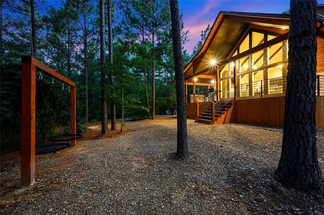 view of yard at dusk