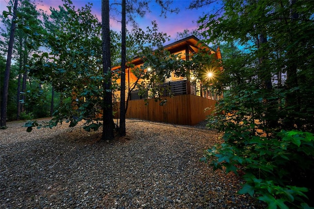 view of yard at dusk