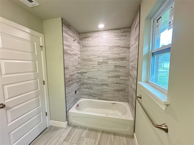 bathroom with tiled shower / bath combo