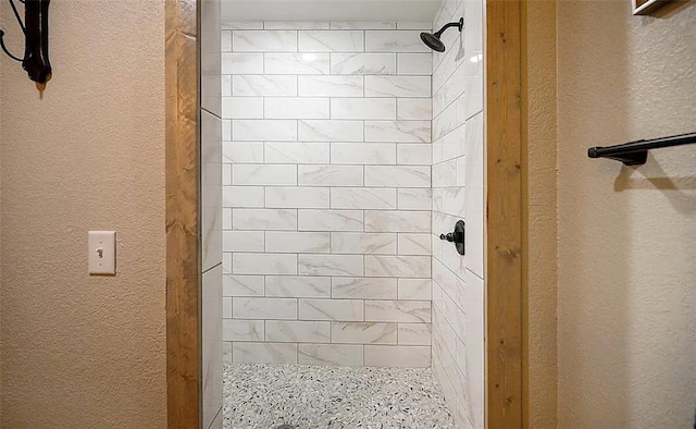 bathroom featuring tiled shower