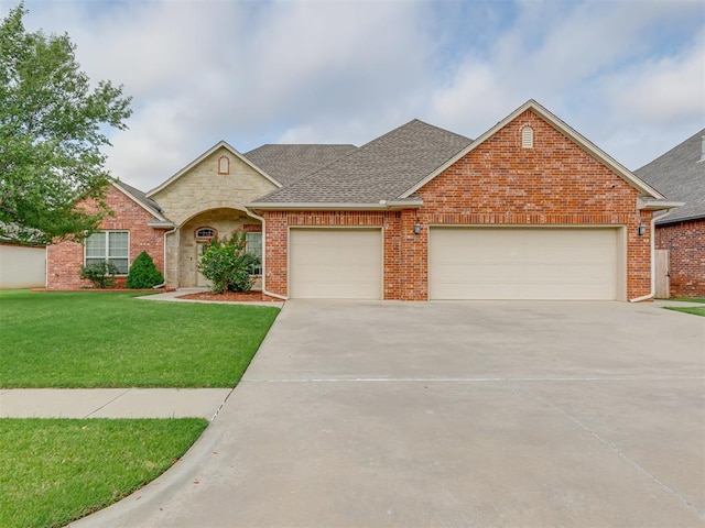 view of front facade featuring a front lawn and a garage