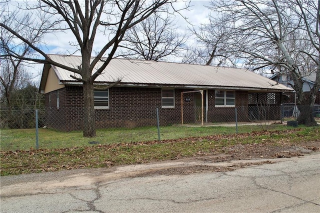 view of front facade featuring a front yard