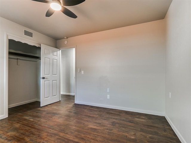 unfurnished bedroom with ceiling fan, dark wood-type flooring, and a closet