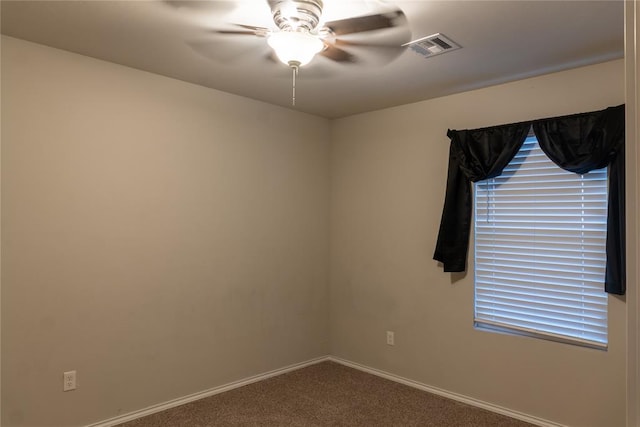 carpeted spare room featuring ceiling fan