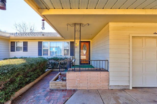 entrance to property featuring a porch