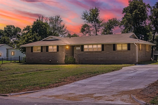 single story home featuring a yard