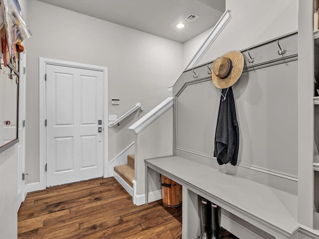 mudroom featuring dark wood-style floors, recessed lighting, visible vents, and baseboards