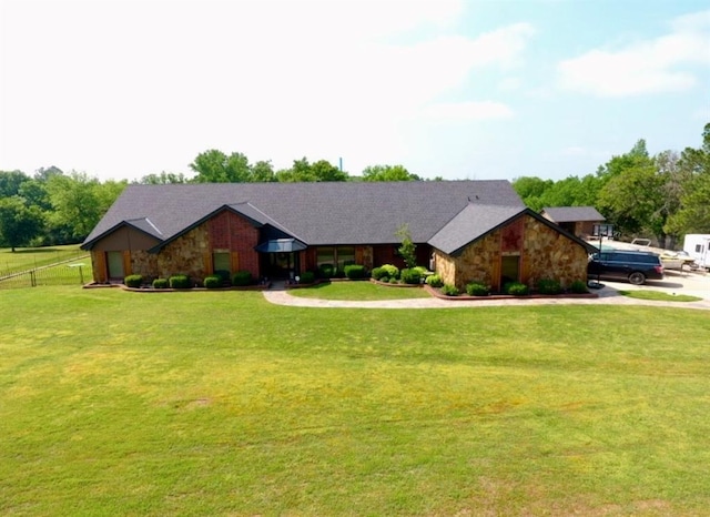 single story home featuring a front lawn