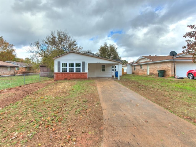 view of front of house featuring a carport and a front lawn