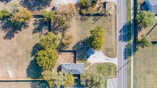 birds eye view of property featuring a rural view