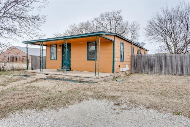 view of front of house featuring fence