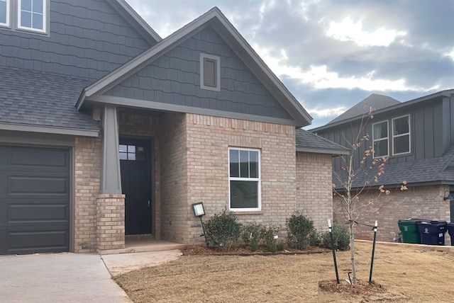 view of front facade with a garage