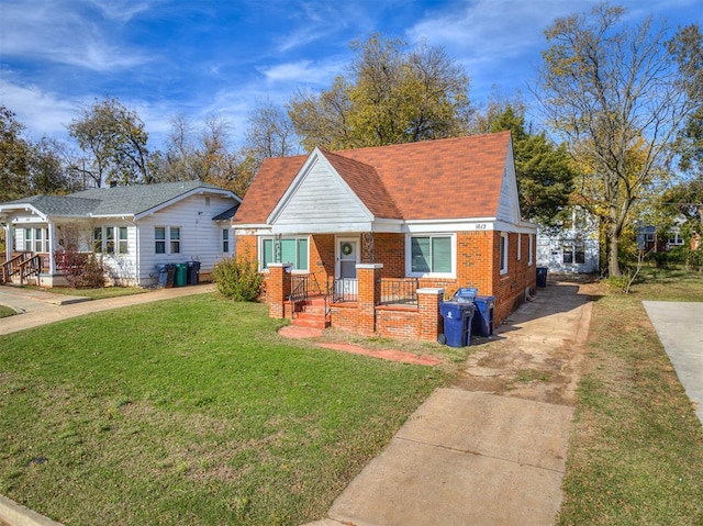 view of front of house with a front yard