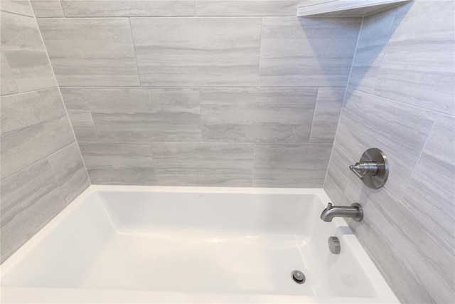 bathroom with shower / tub combination