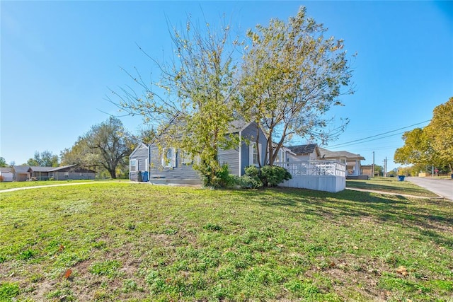 view of front of house featuring a front yard