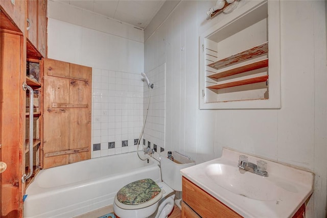 full bathroom with vanity, toilet, and tiled shower / bath