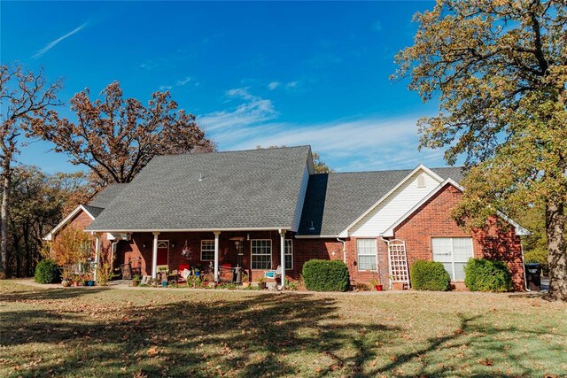 view of front of home with a front lawn