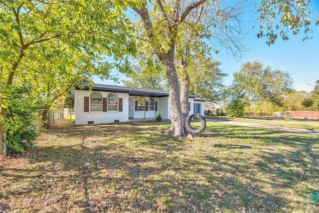 single story home featuring a front lawn