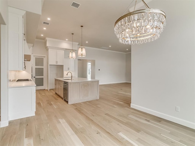 16413 Burgundy E Dr, Edmond, OK 73013 - kitchen with a sink, dishwasher, crown molding, baseboards, and a center island with sink