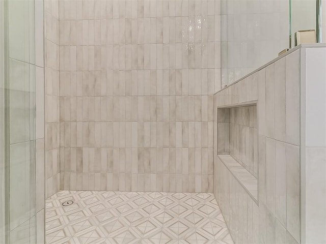 16413 Burgundy E Dr, Edmond, OK 73013 - bathroom with a tile shower
