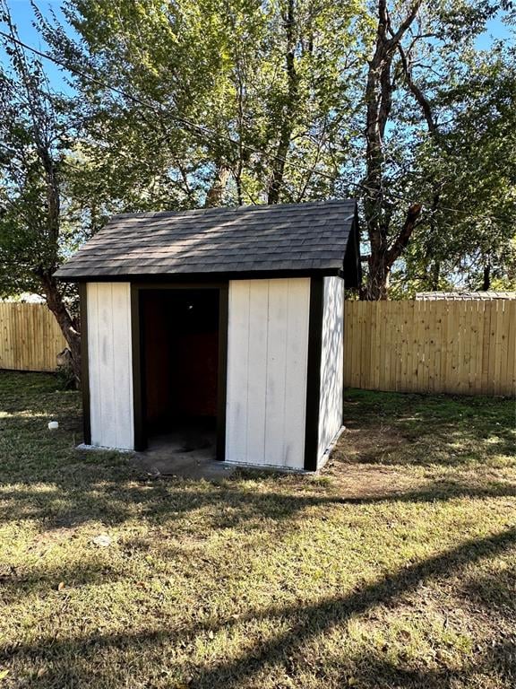 view of outbuilding featuring a lawn