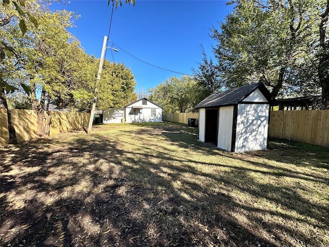 view of yard with a shed