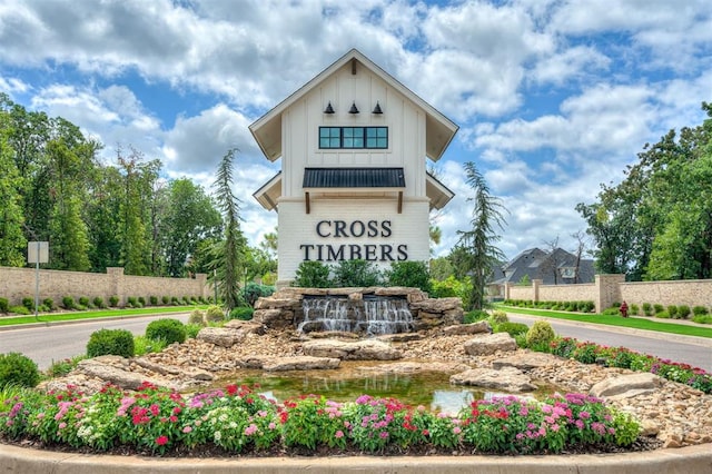 view of community / neighborhood sign