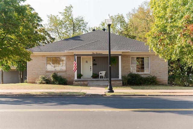 ranch-style home featuring covered porch